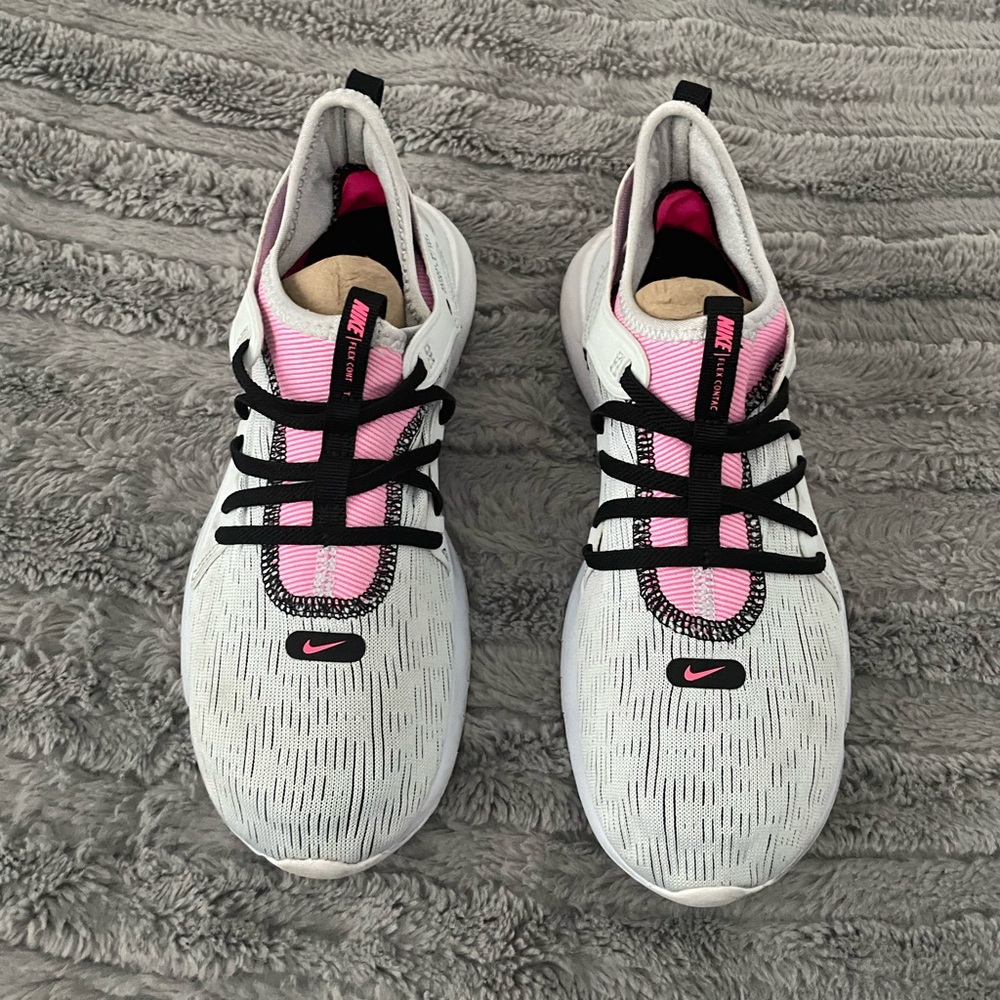 Women’s Nike Flex size 6